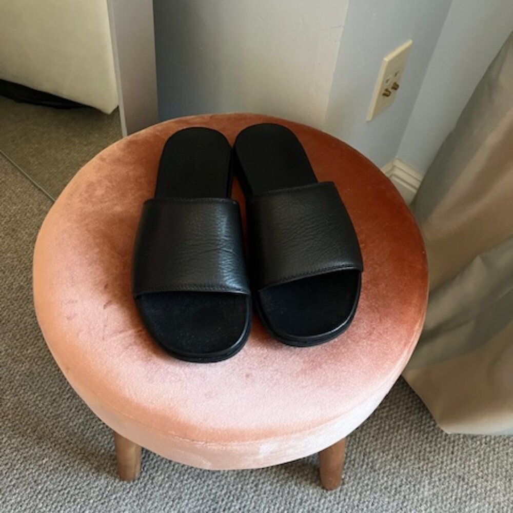 OluKai Olali Mens slides - size 12